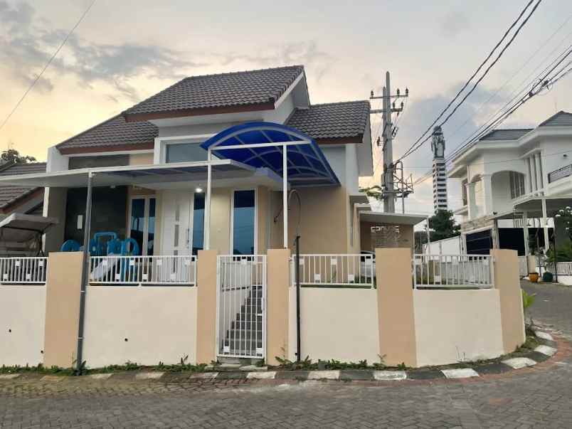 dijual rumah villa bukit tidar jalan