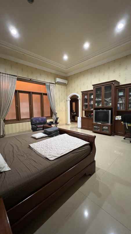 dijual rumah villa gading indah