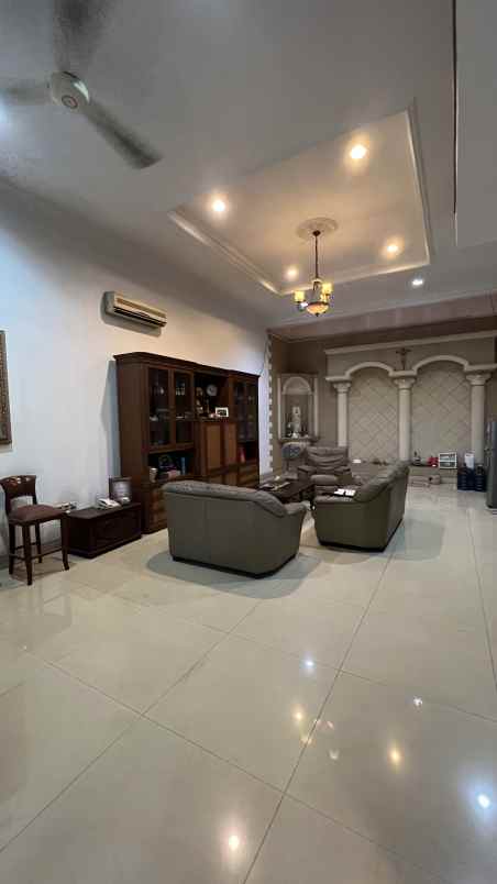 dijual rumah villa gading indah