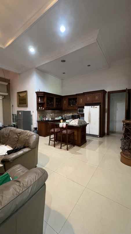 dijual rumah villa gading indah