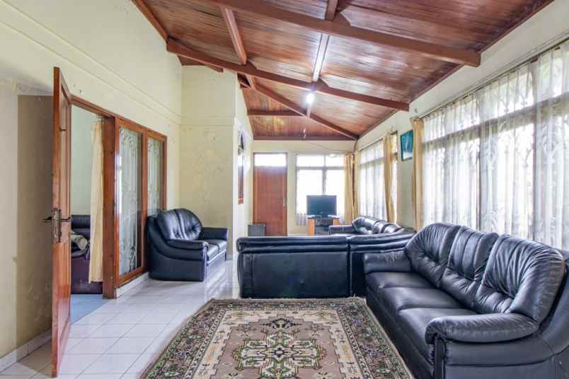 dijual rumah villa komplek ciater