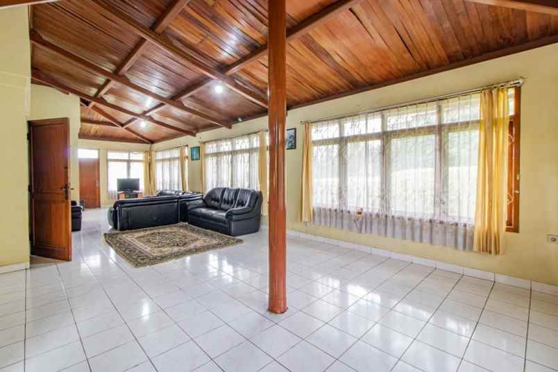 dijual rumah villa komplek ciater