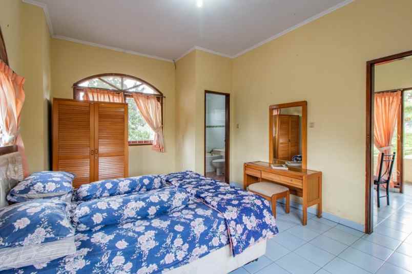 dijual rumah villa komplek ciater