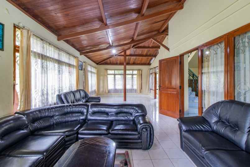 dijual rumah villa komplek ciater