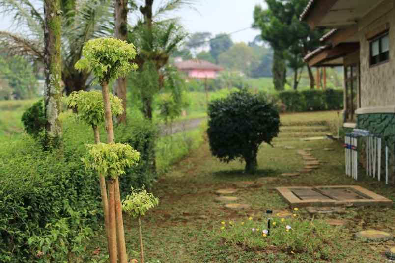 dijual rumah villa komplek ciater