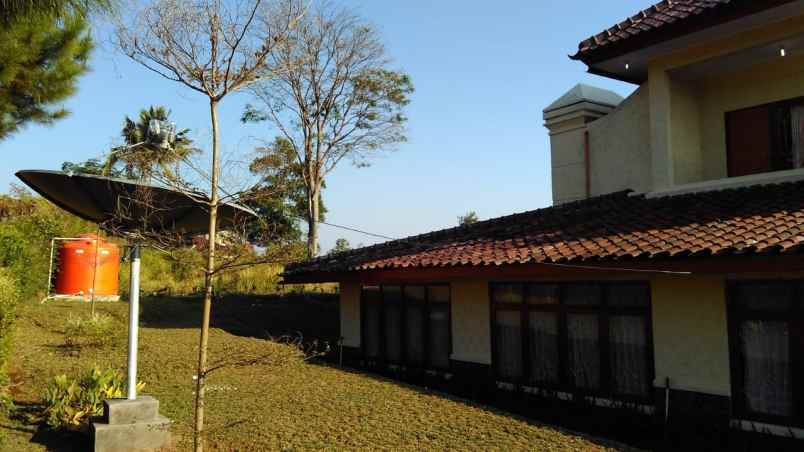 dijual rumah villa komplek ciater
