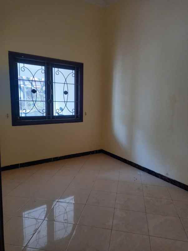 dijual rumah wiguna