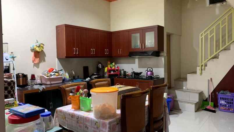 dijual rumah wisma permai regency waru