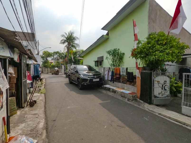 dijual tanah dengan 4 rumah di rambutan jakarta timur