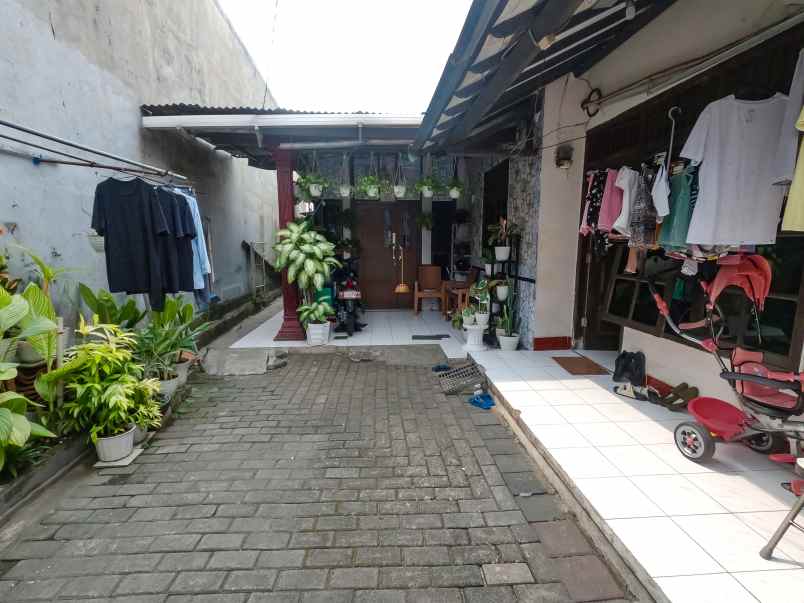 dijual tanah dengan 4 rumah di rambutan jakarta timur