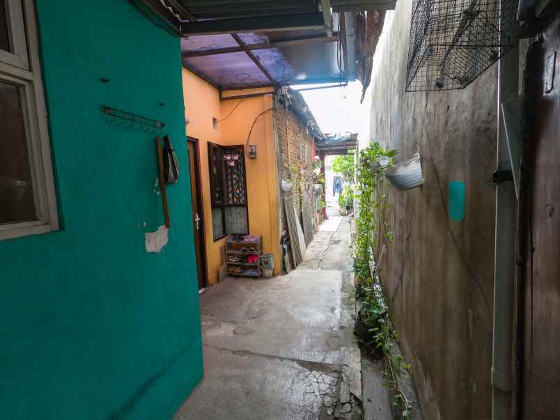 dijual tanah dengan 4 rumah di rambutan jakarta timur