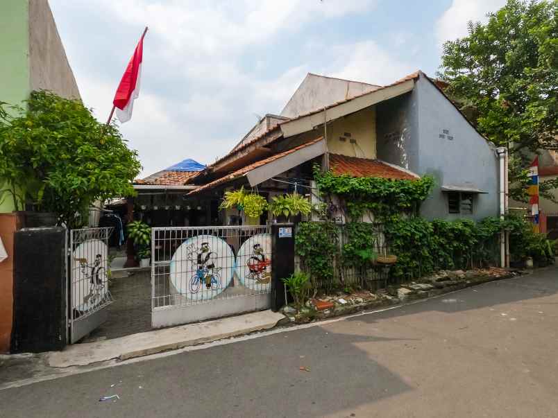 dijual tanah dengan 4 rumah di rambutan jakarta timur