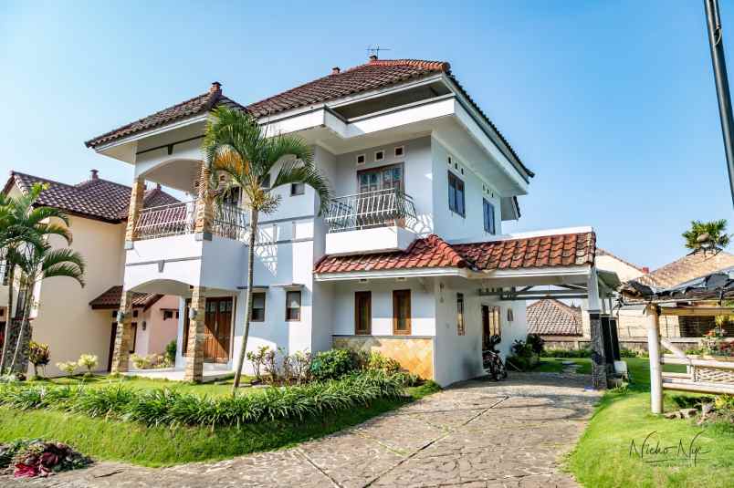 dijual villa abdul gani atas