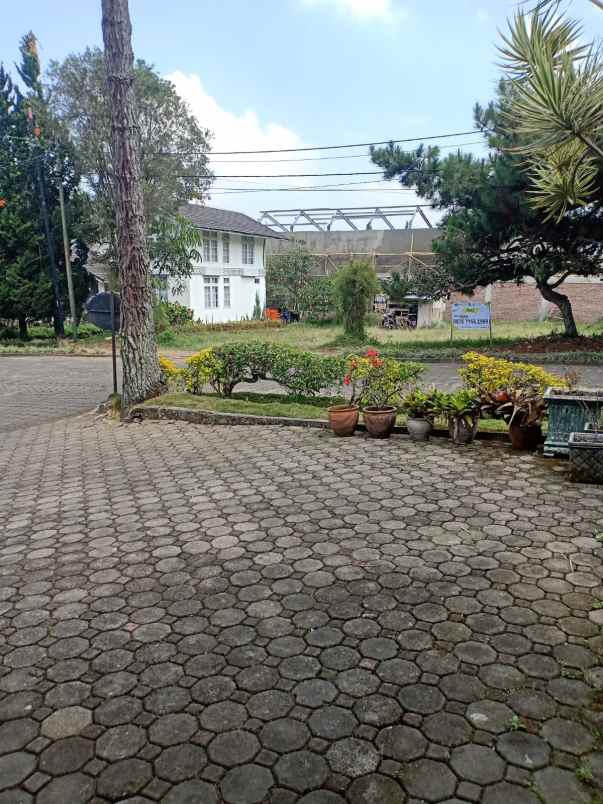 dijual villa cisarua