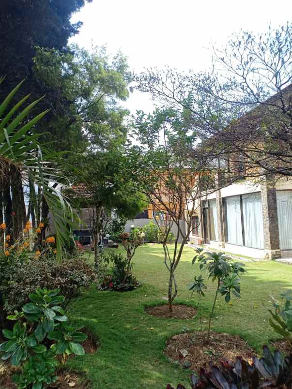 dijual villa cisarua