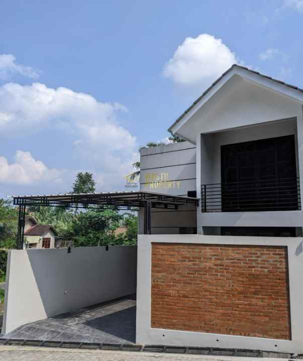 dijual villa donokerto turi sleman