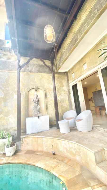 dijual villa jalan pantai pererenan