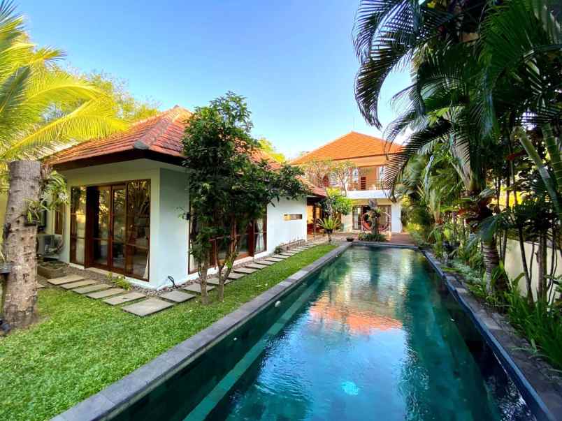 dijual villa jalan pecatu kuta badung bali