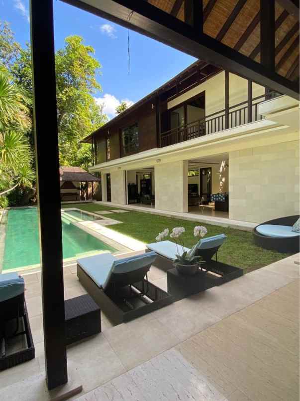 dijual villa jalan seminyak kuta badung