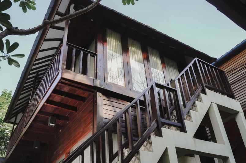 dijual villa jl gurita