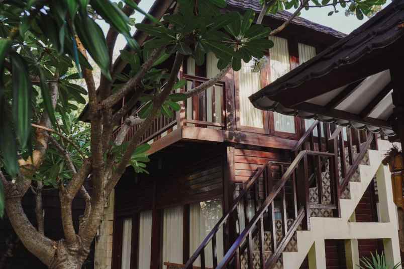 dijual villa jl gurita