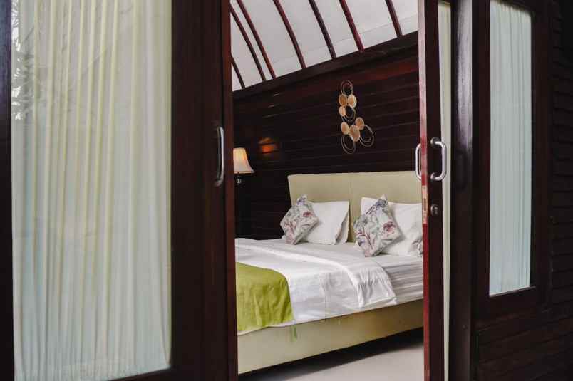 dijual villa jl gurita