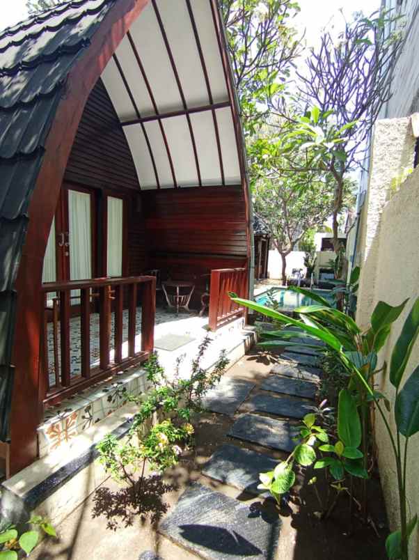 dijual villa jl gurita