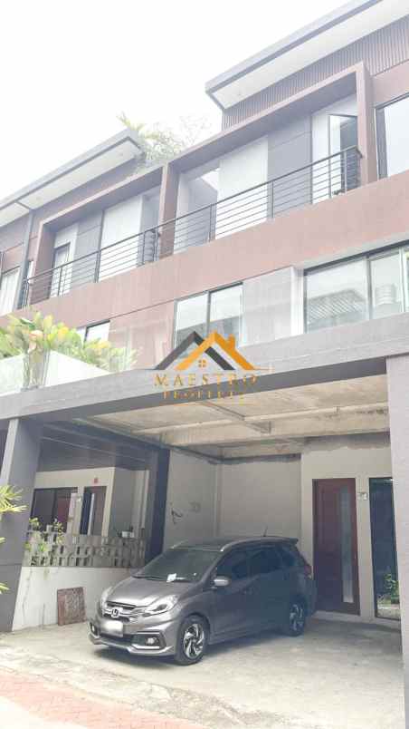 dijual villa komplek givency one jalan