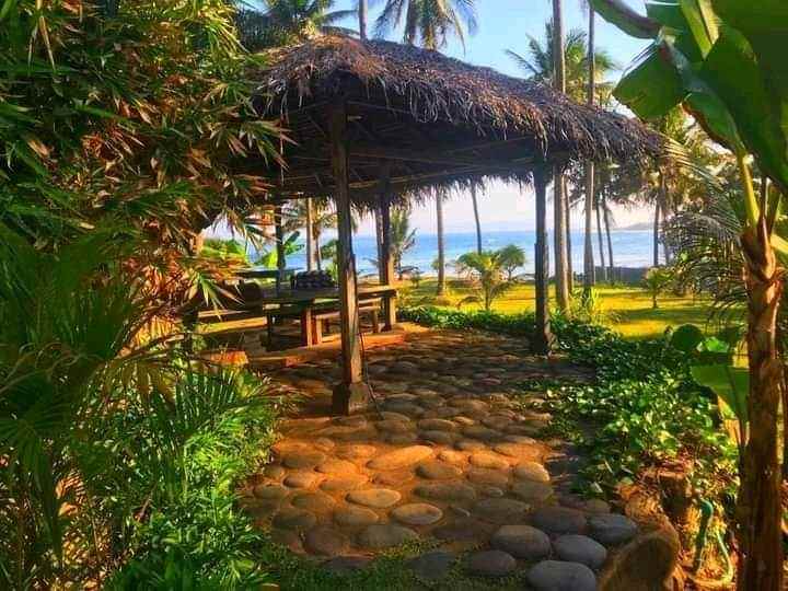 dijual villa pinggir pantai seraya karangasem bali