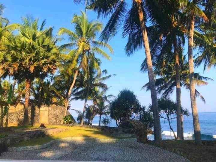 dijual villa pinggir pantai seraya karangasem bali