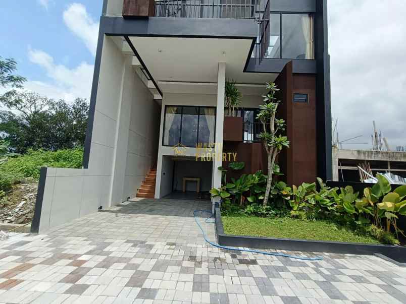 dijual villa sariharjo ngaglik sleman