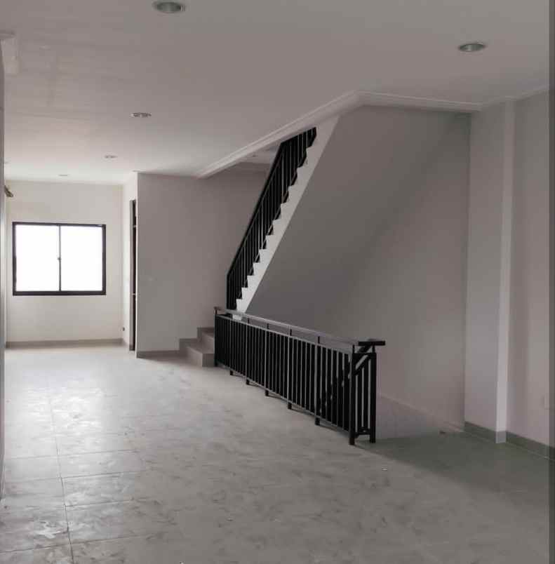 disewakan ruko mega kuningan pik2