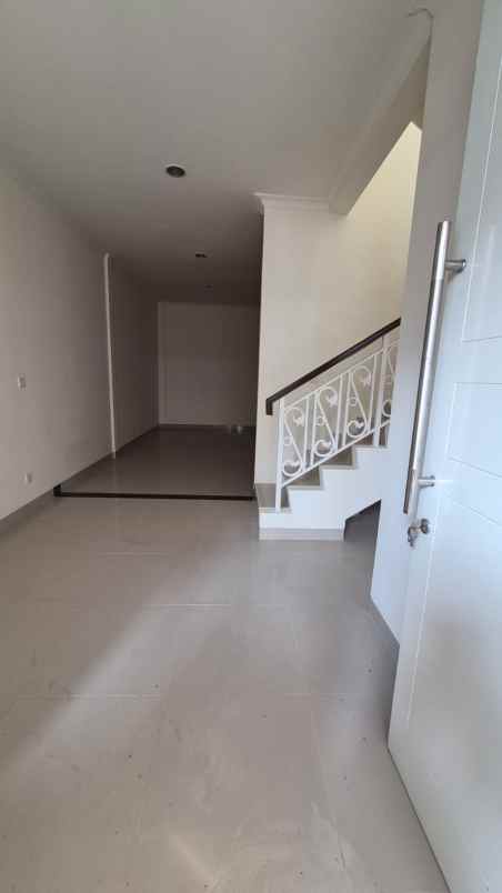 disewakan rumah cluster thames jakarta
