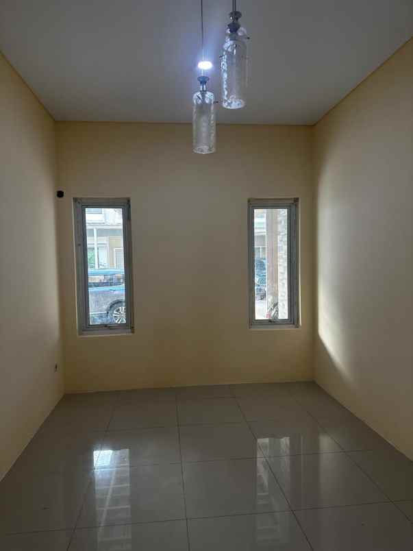 disewakan rumah jakarta garden city