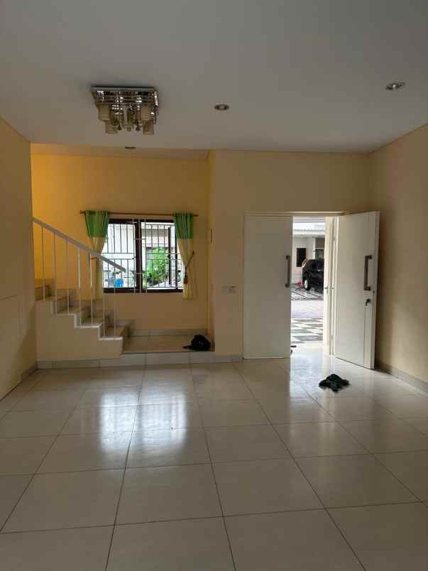 disewakan rumah jakarta garden city