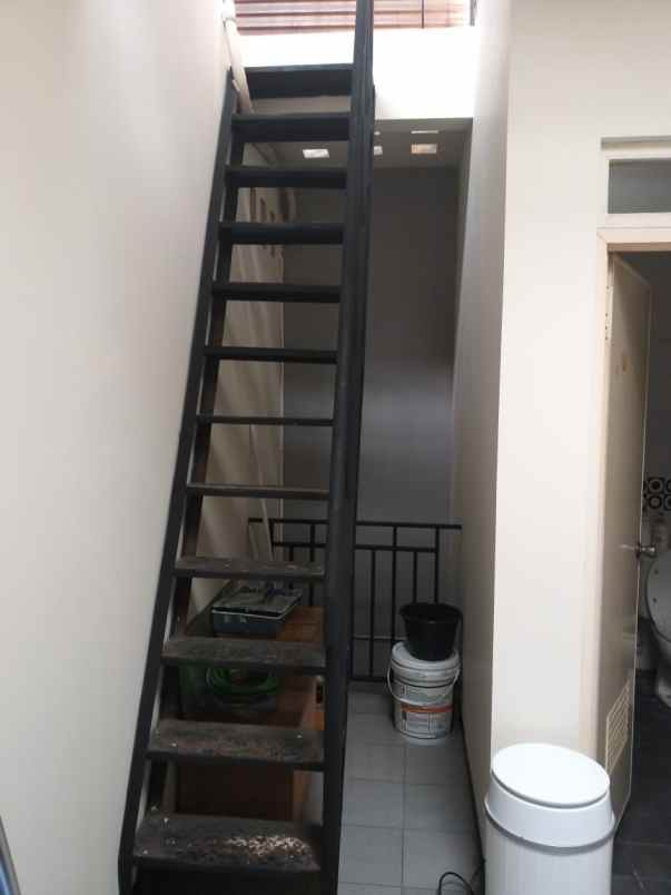 disewakan rumah kayu putih utara