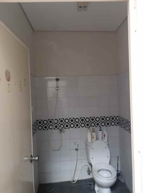 disewakan rumah kayu putih utara