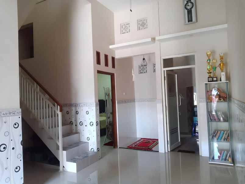 disewakan rumah mewah di randuagung gresik 6 x 12