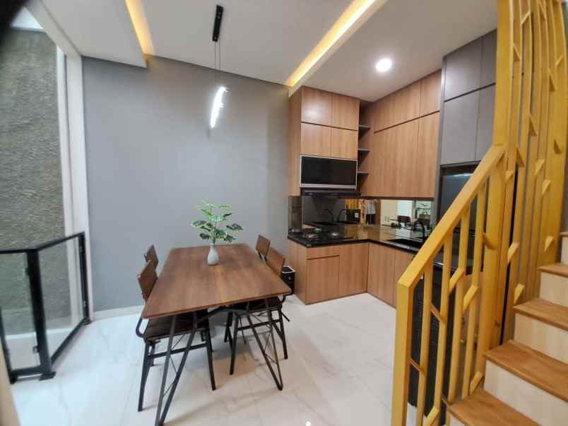 exclusive townhouse di pejaten jakarta selatan