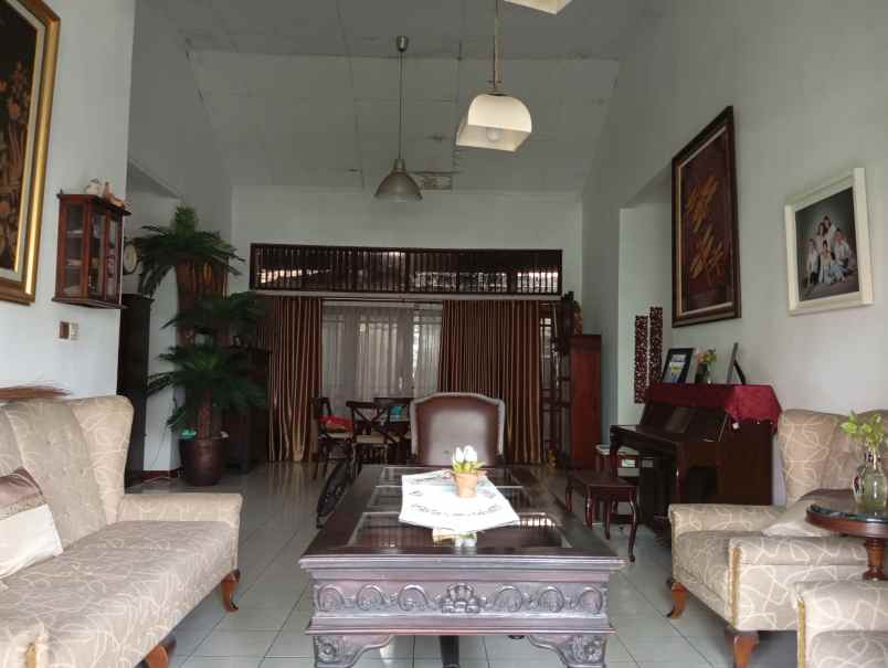 for sale rumah lama nyaman terawat siap huni