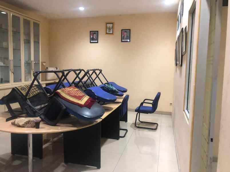 gudang dekat toll bekasi timur pinggir jalan besar