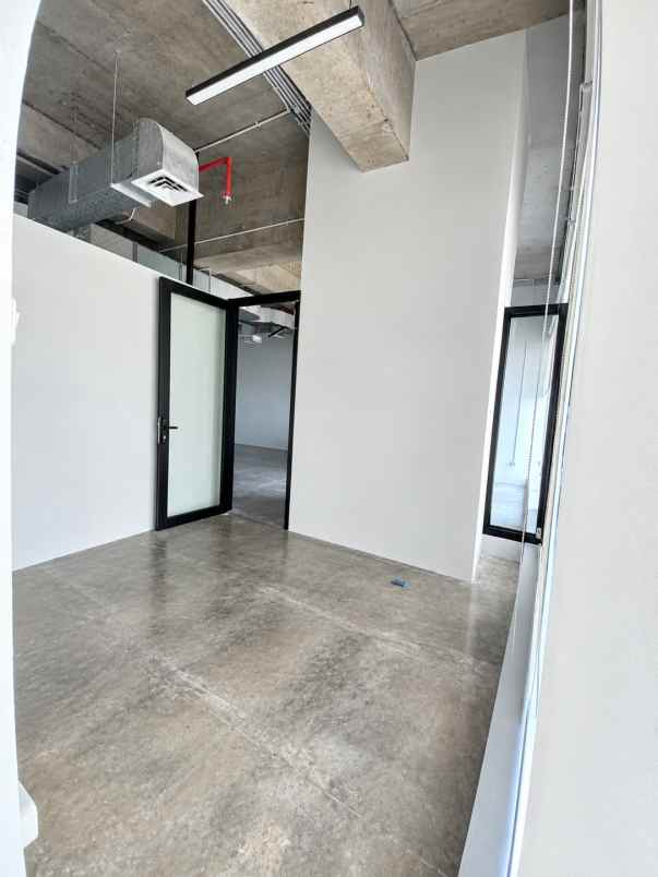 jual atau sewa office space di world capital tower