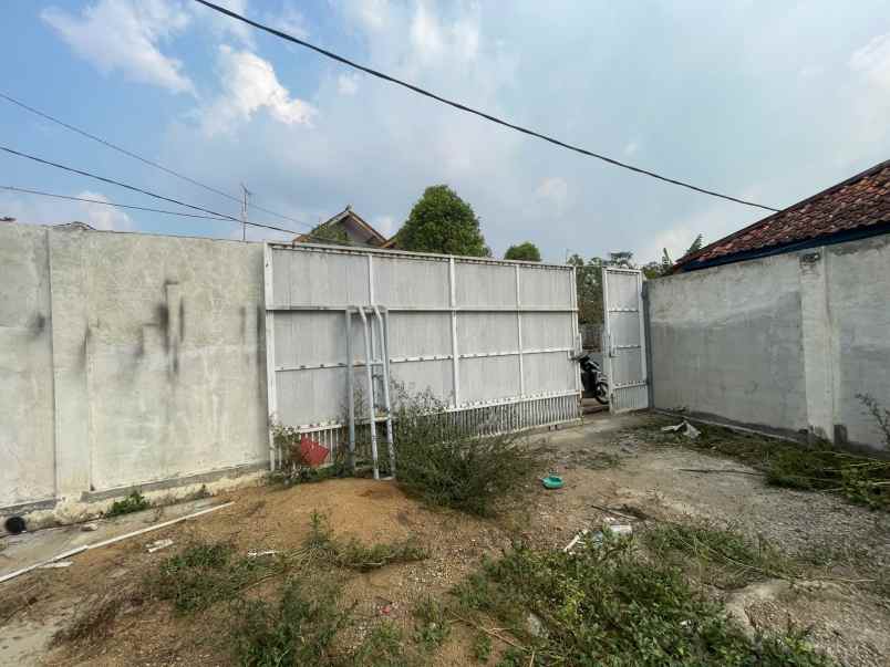 jual rumah 2 lantai kolam ikan minimalis