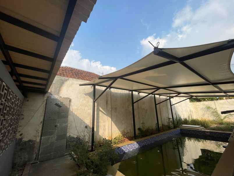 jual rumah 2 lantai kolam ikan minimalis