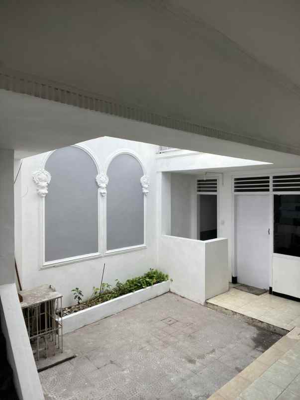 pucang 2 lantai lebar jalan 3 mobil nego