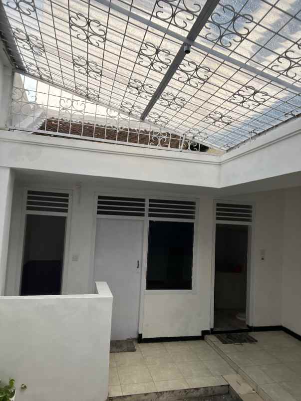 pucang 2 lantai lebar jalan 3 mobil nego