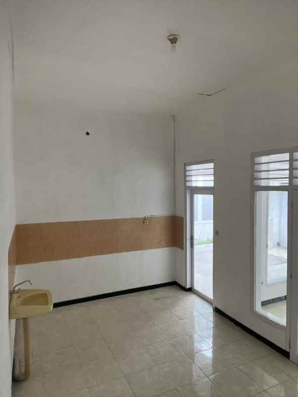 pucang 2 lantai lebar jalan 3 mobil nego