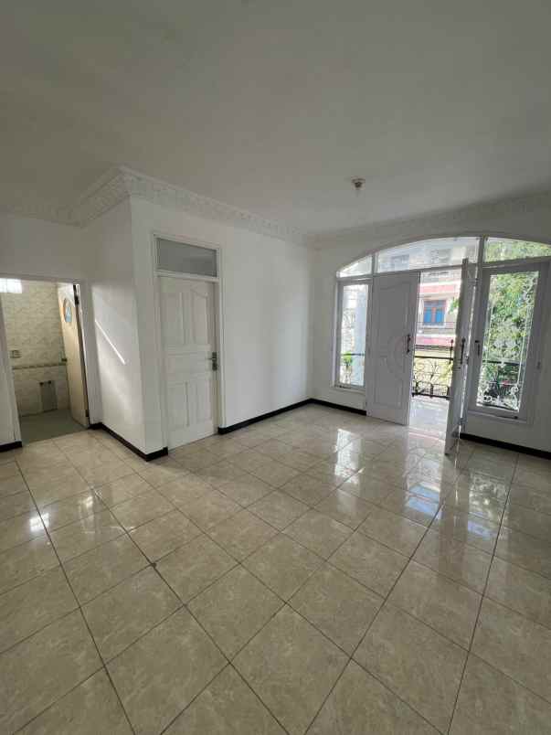 pucang 2 lantai lebar jalan 3 mobil nego