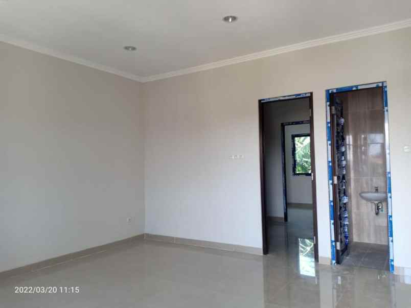 rumah 2 lantai 4 kamar di pusat kota bekasi