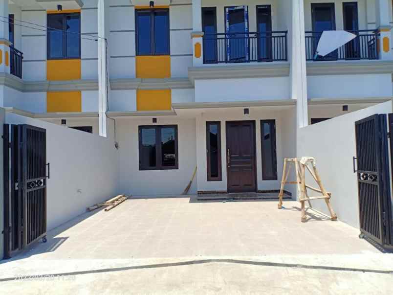 rumah 2 lantai 4 kamar di pusat kota bekasi